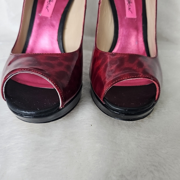 Betsey Johnson “Willow" Patent Red Leopard Peep Toe High‎ Heels Size 8M - Picture 4 of 13